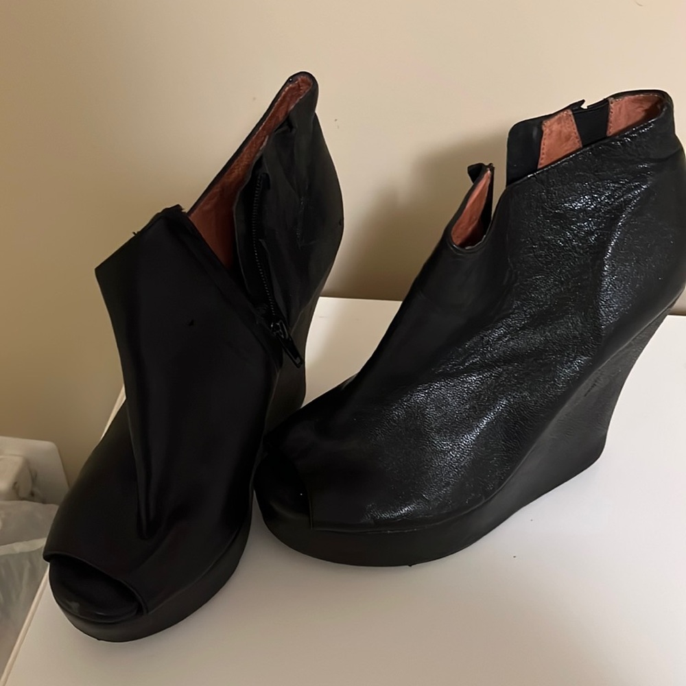 Jeffrey Campbell size 8 heel